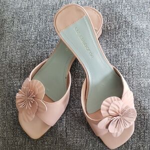 Liz Claiborne Women's Samon Color Floral Sandals